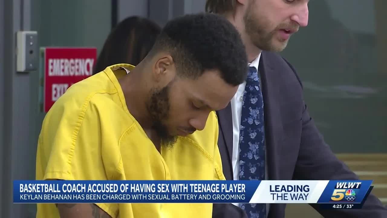 High school basketball coach charged with sexual relationship with player