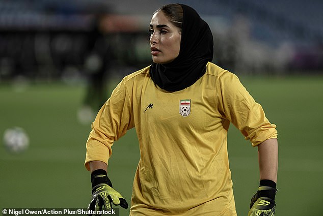 Iran soccer team stuns crowd with moving anthem act at Asian Cup match ...