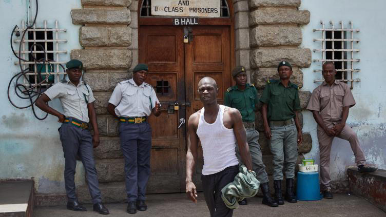 Zimbabwe : libération de 4.000 prisonniers par grâce présidentielle