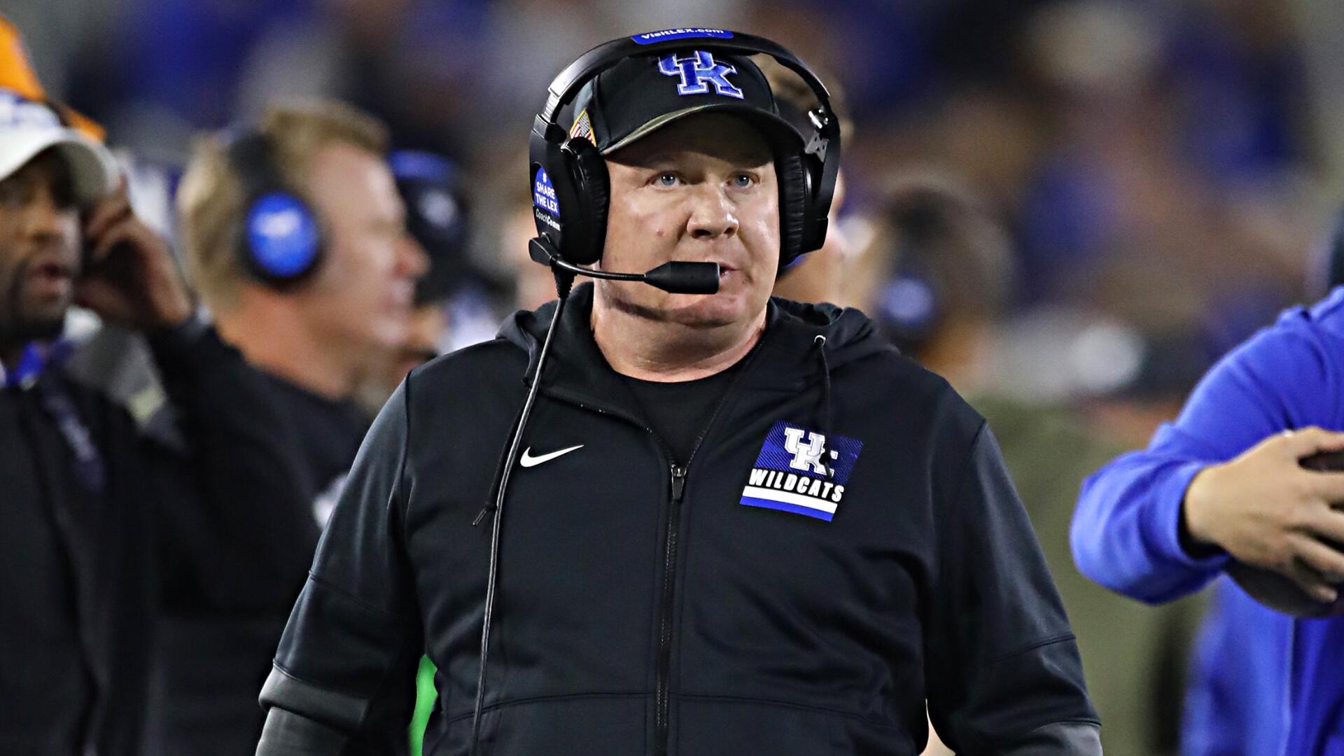 Mark Stoops joins Texas coaching staff: Ex-Kentucky coach will serve as ...