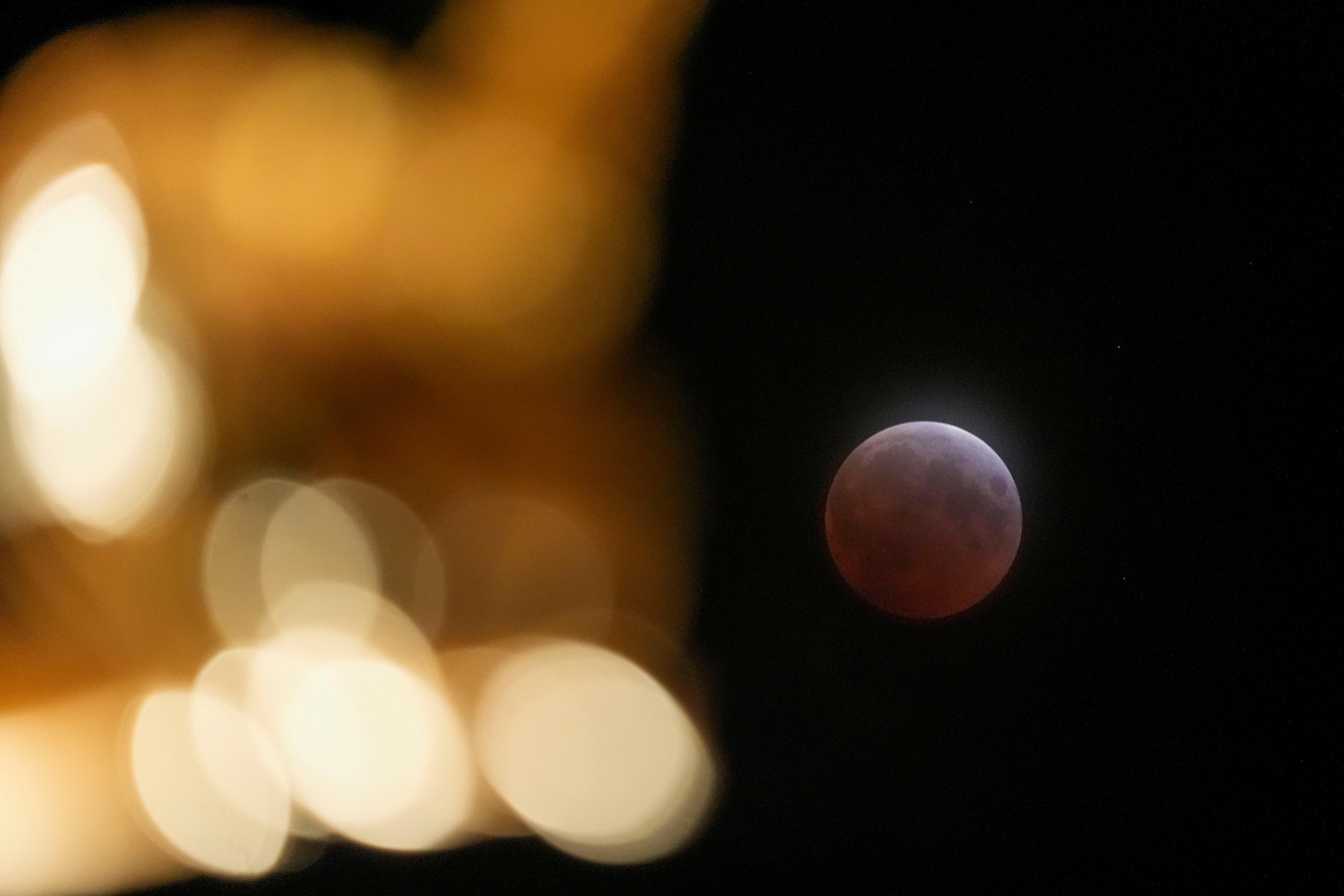 What time can you see the total lunar eclipse in NY?