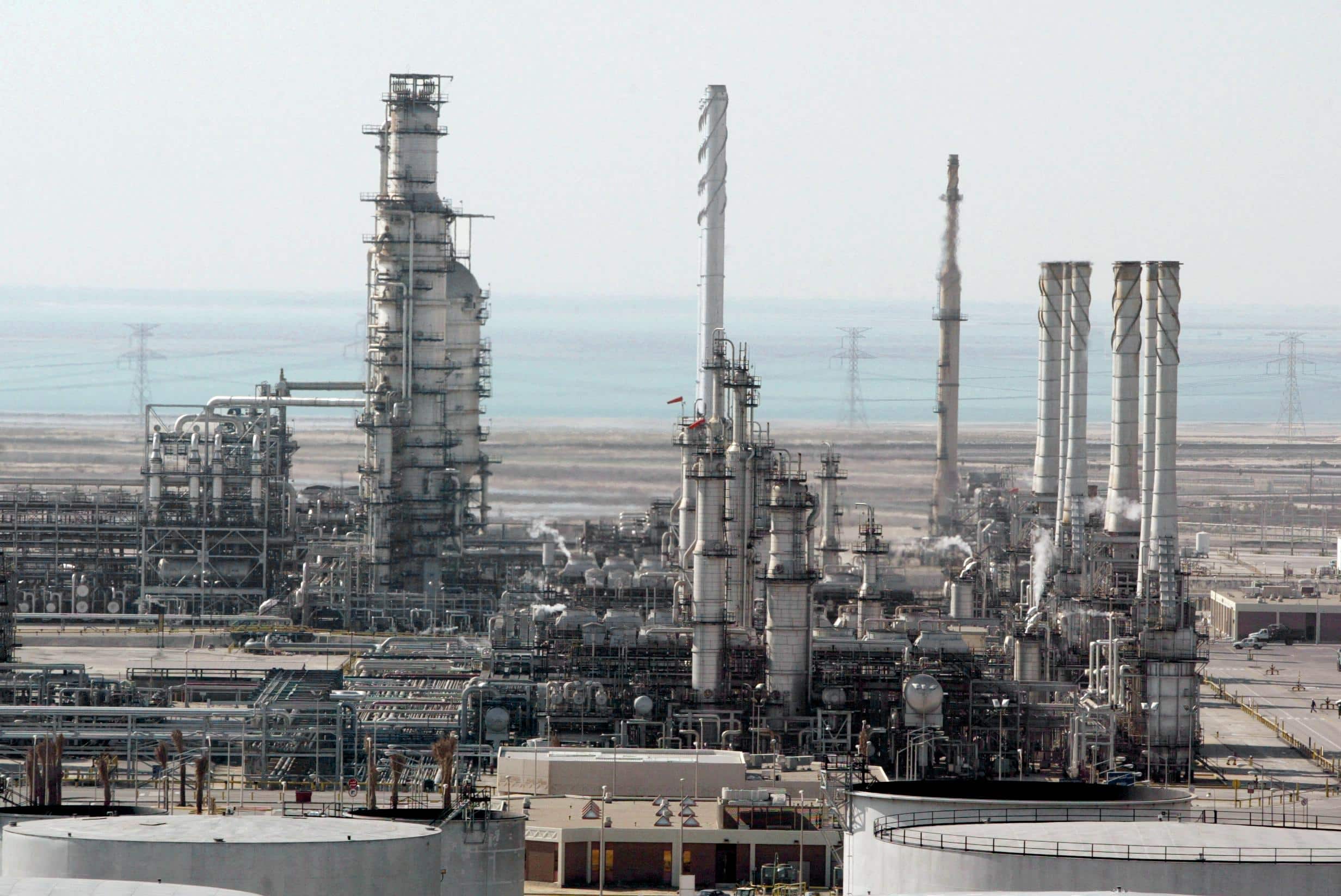Oil jumps, stocks drop as Mideast war prolongs market volatility