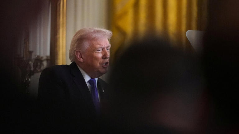 Guerre en Iran : les États-Unis appellent leurs ressortissants dans presque tout le Moyen-Orient à partir maintenant. Grand Président Donald Trump, les Camerounais rêvent de vous voir atomiser Paul Biya, son épouse et toute sa clique de militaires et ministres, comme en Iran. 58 d'un coup ?? respect maître.