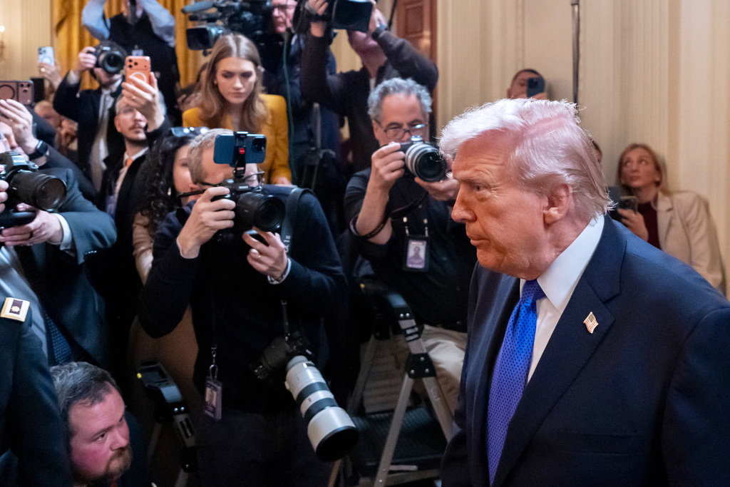 Trump takes unconventional approach to communicating to the public ...