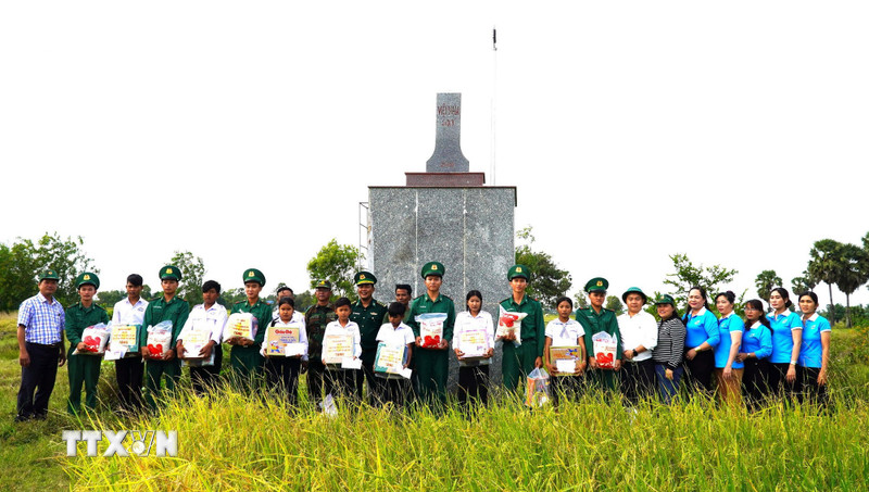 Ngày Biên phòng toàn dân 3/3: Xây dựng thế trận lòng dân ở biên giới Tây Nam