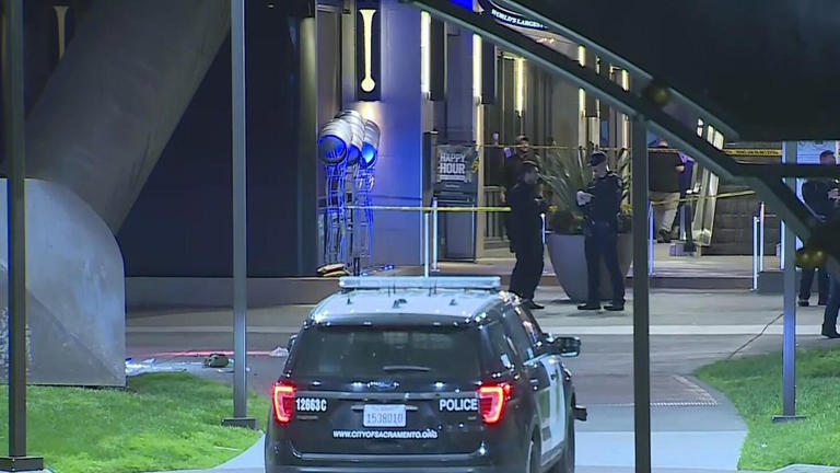 Man dead, woman hospitalized after stabbing at DOCO in Sacramento ...