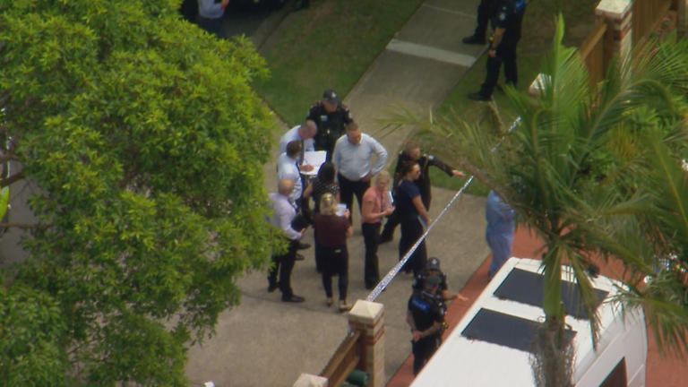 Man who 'threatened police with knife' shot dead by police at Brisbane home