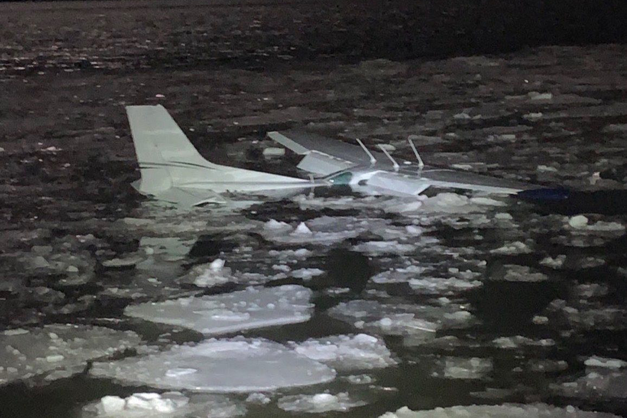 Plane taking off from Long Island crashes into icy Hudson River during ...