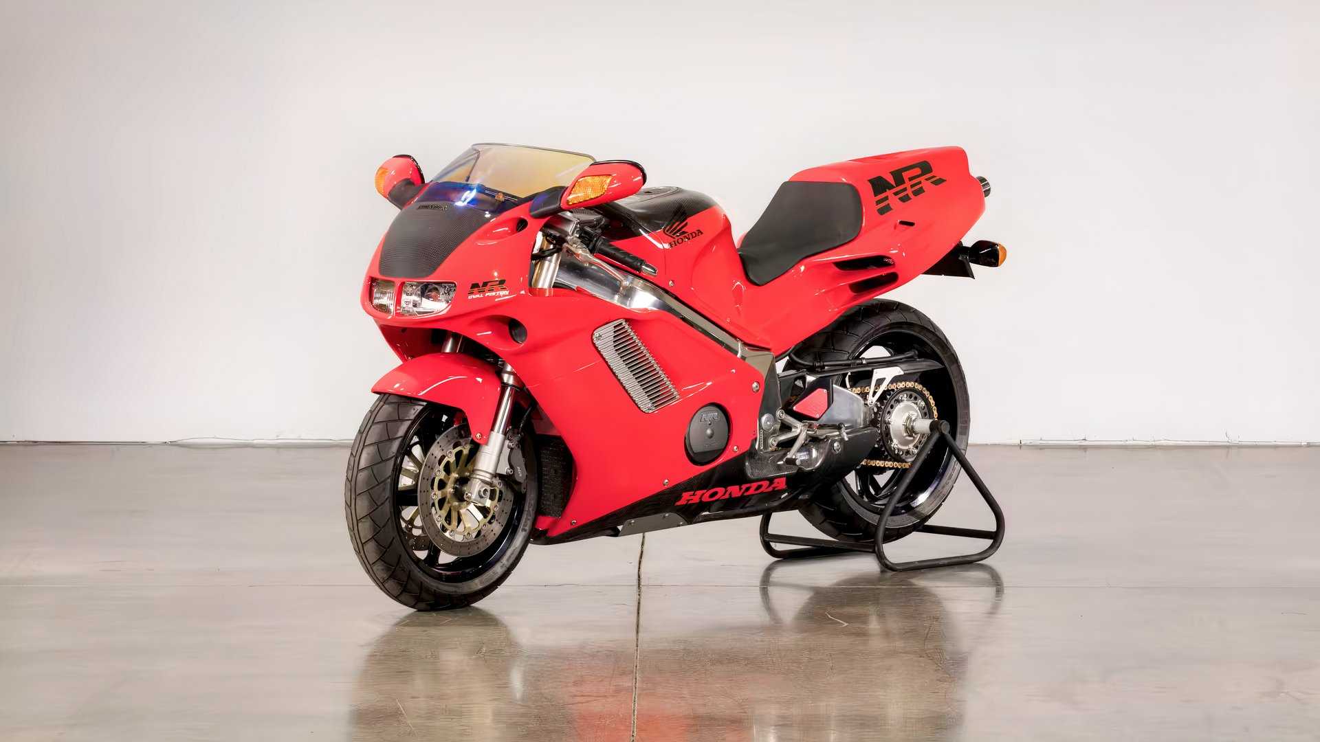 Front 3/4 shot of 1992 Honda NR750