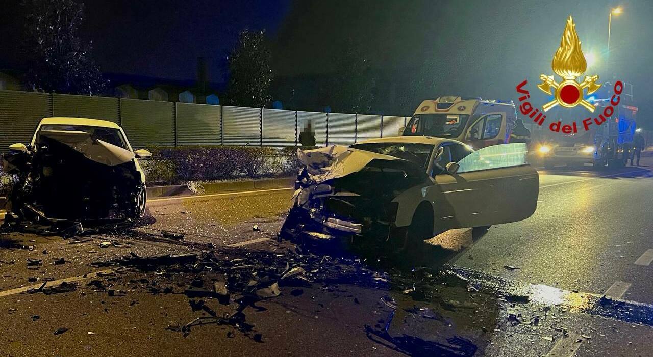 Incidente frontale tra due auto: feriti i conducenti