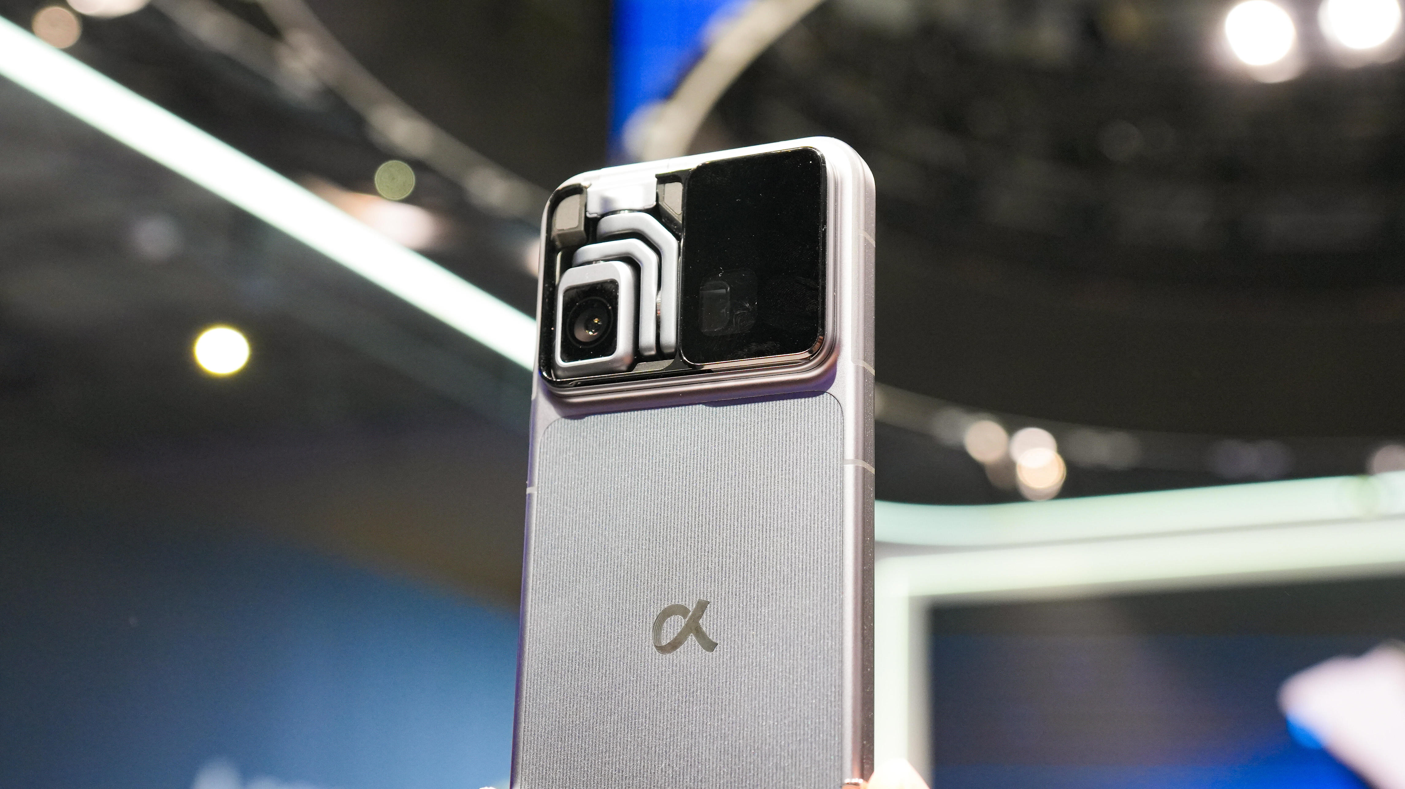 This robotic camera phone is going viral at MWC, and I can see why