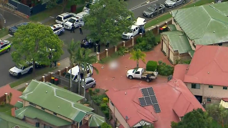 Man who 'threatened police with knife' shot dead by police at Brisbane home