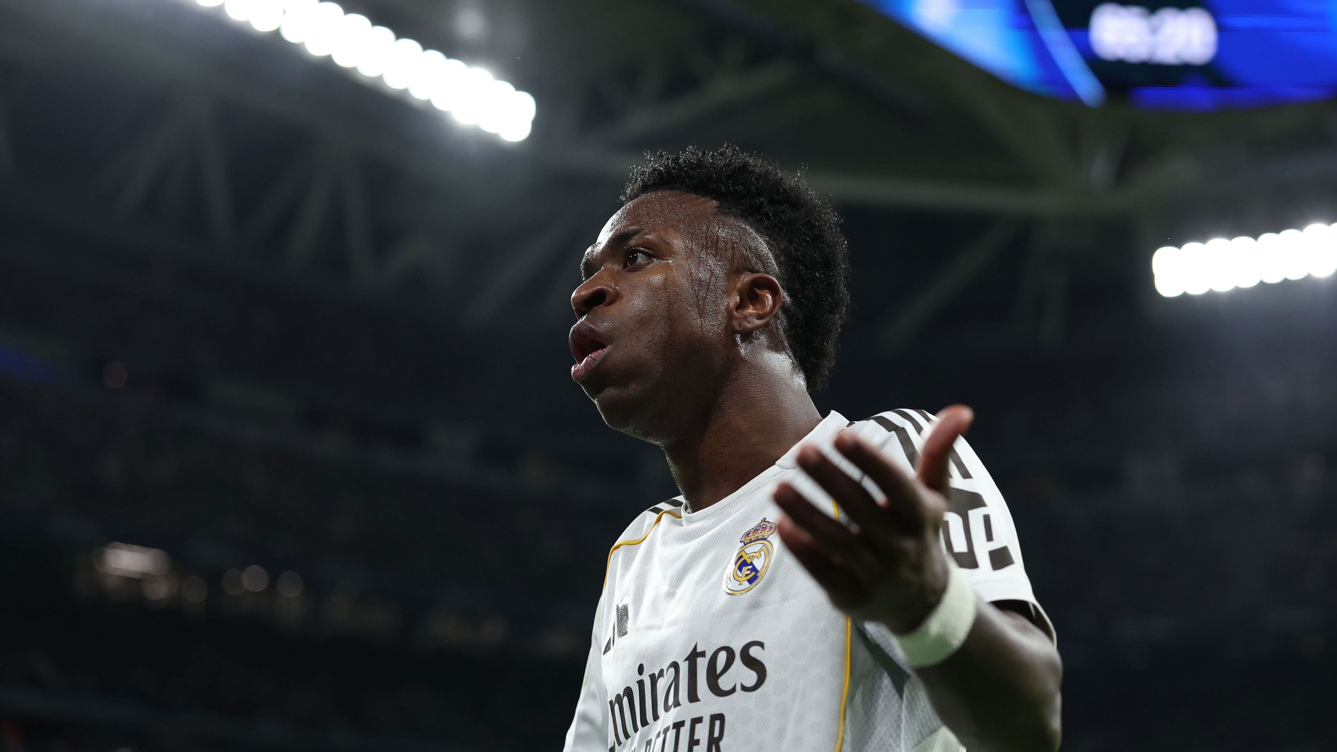 Zien: Vinícius Júnior ontploft volledig bij Real Madrid en ruziet met ...