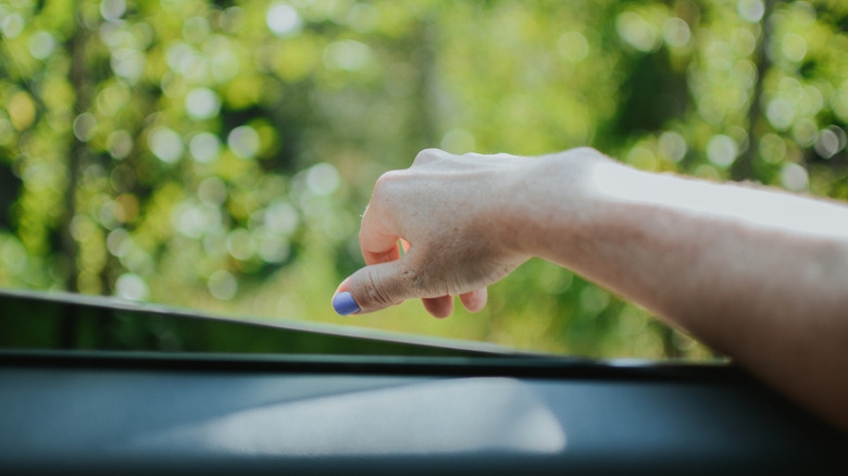 5 warning signs your car window motor is going bad