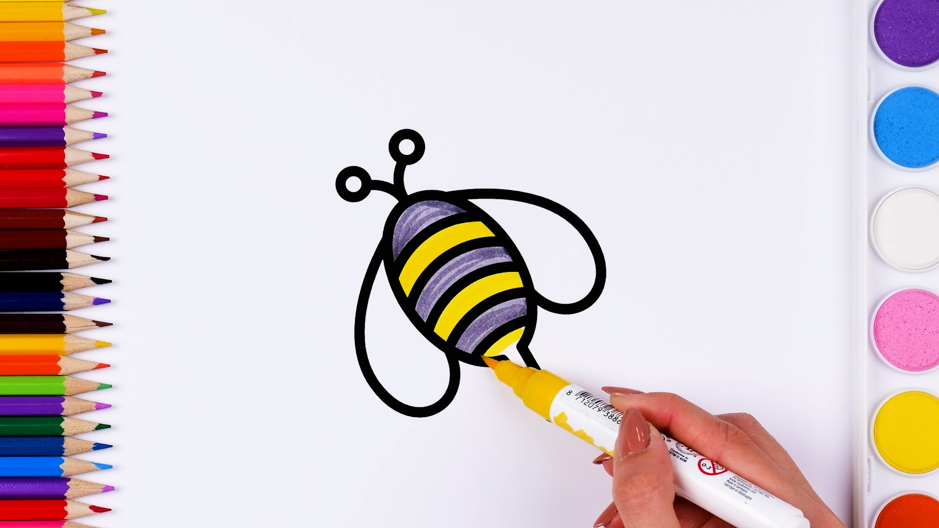 Coloring in fun drawings and learning colors