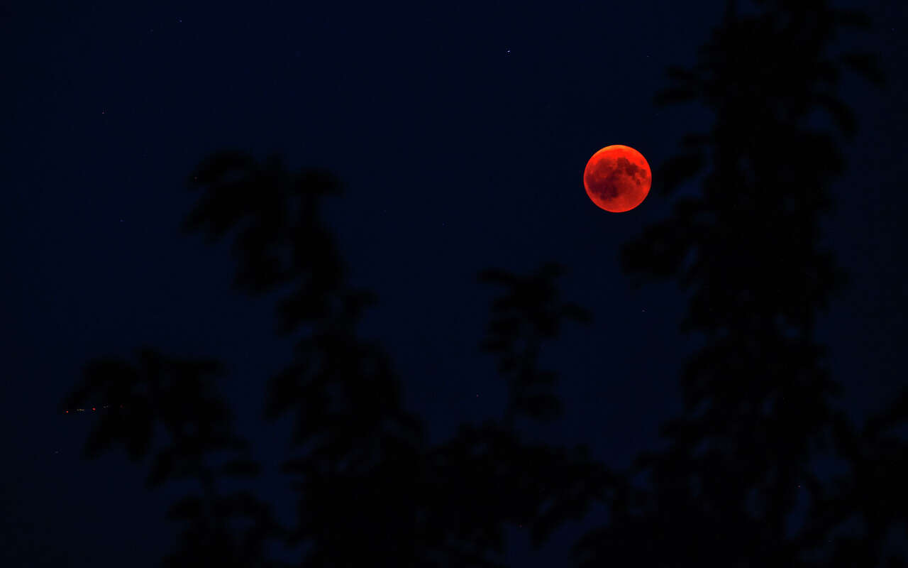 Why is the moon red? What Texans should know.
