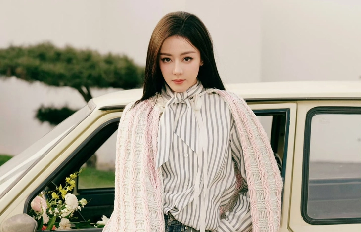 Địch Lệ Nhiệt Ba bị kẹt ở Dubai, lỡ hẹn với show diễn của Dior