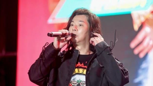 楊培安從杜拜逃回台灣! 迪麗熱巴轉機受阻巴黎時裝週缺席 出手協助