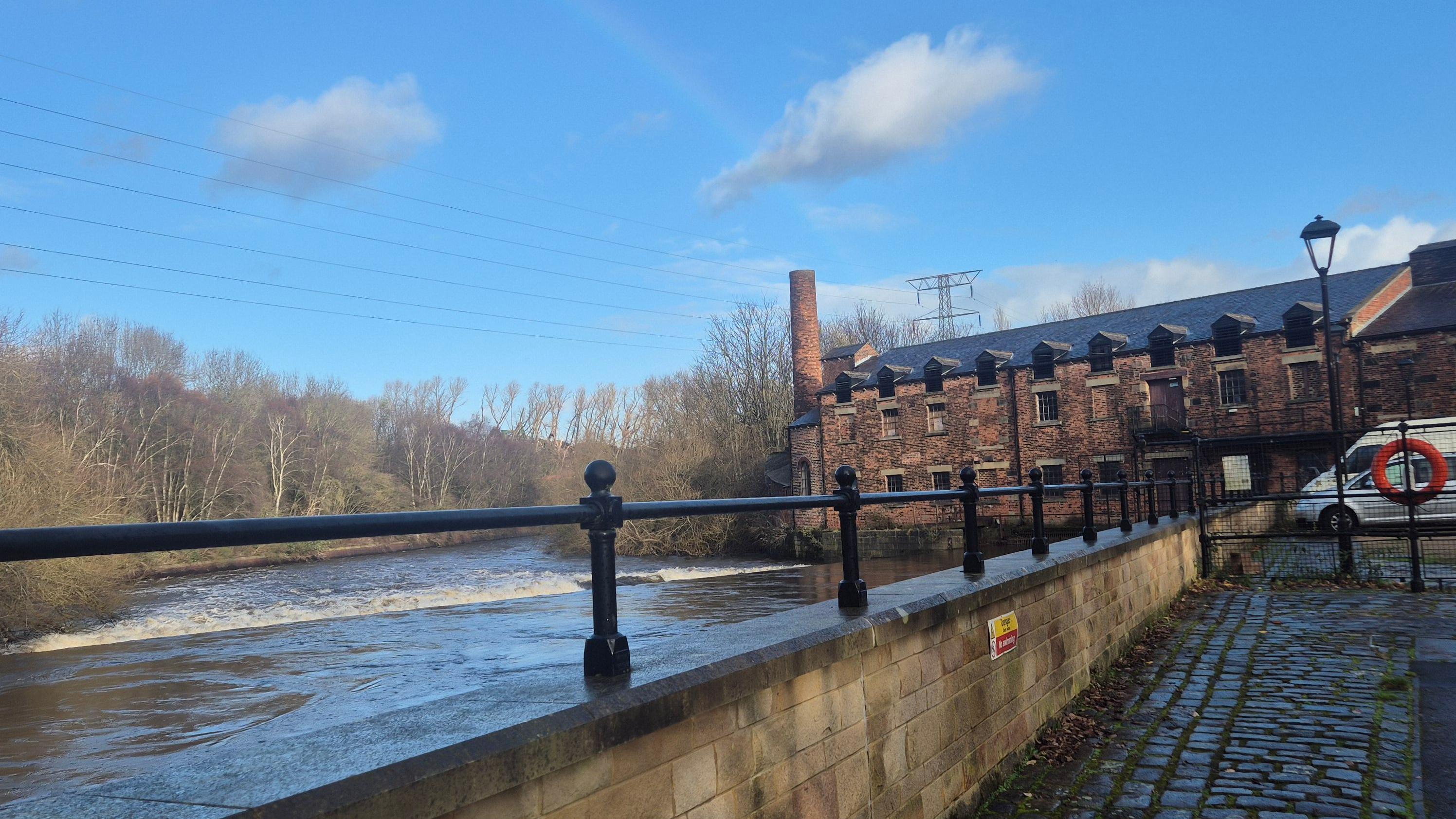 Thwaite Mill is built on an island of the Aire and Calder Navigation, near Hunslet