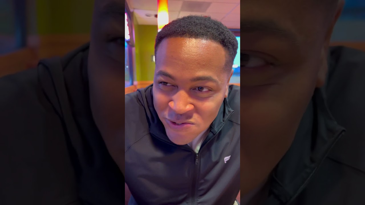 I tried to eat a Popeyes biscuit in one bite! 😲