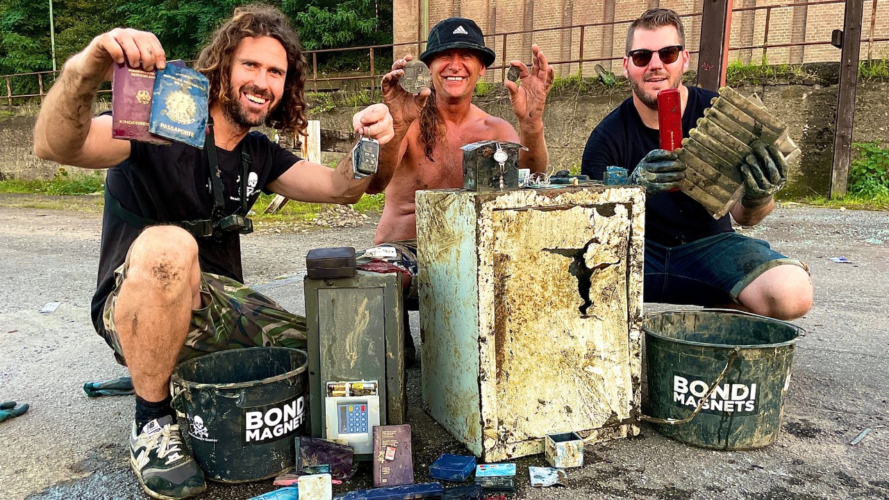 Unbelievable treasure found in a stolen safe!
