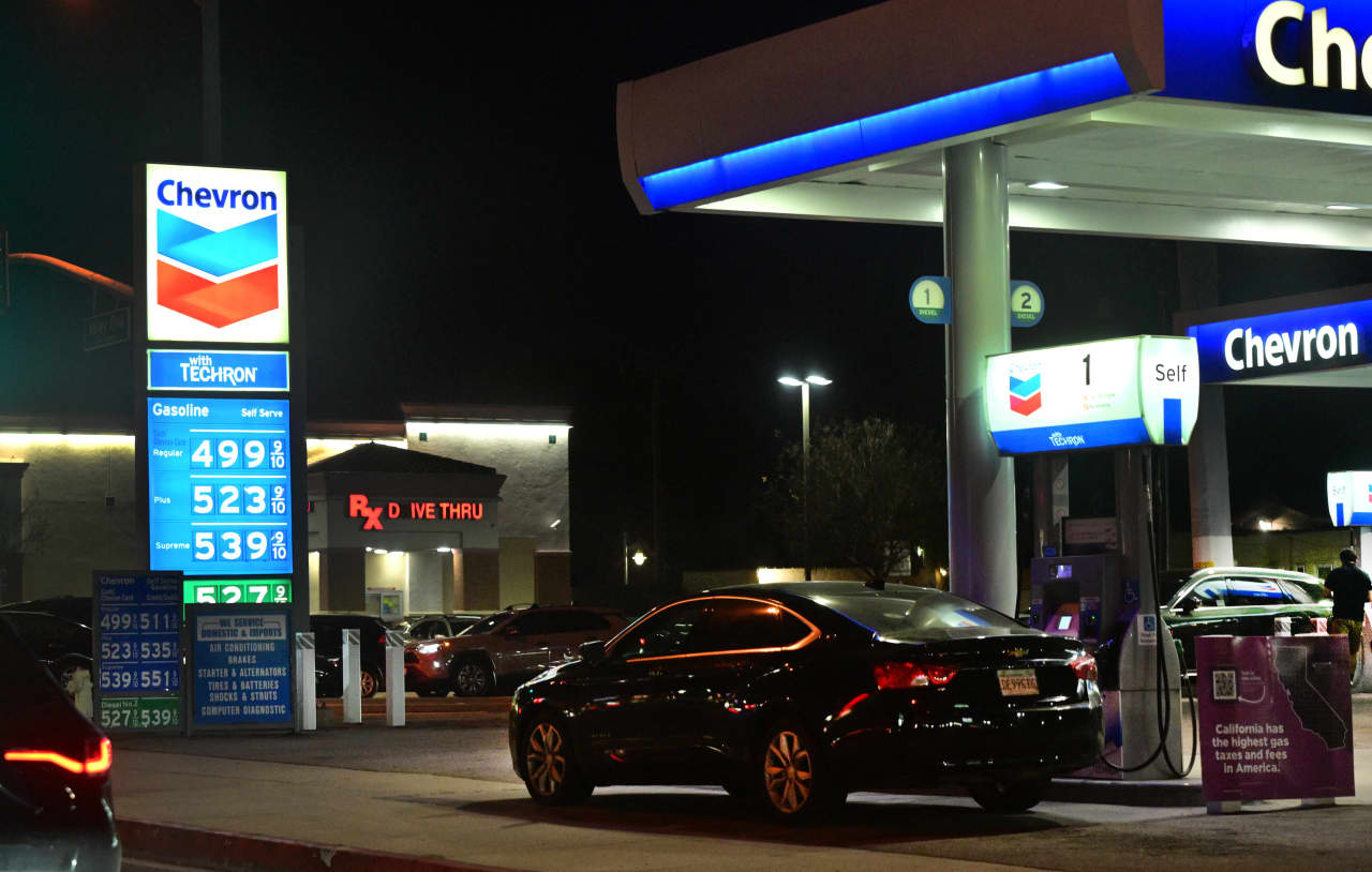 Trump orders tanker insurance and escorts as oil surges