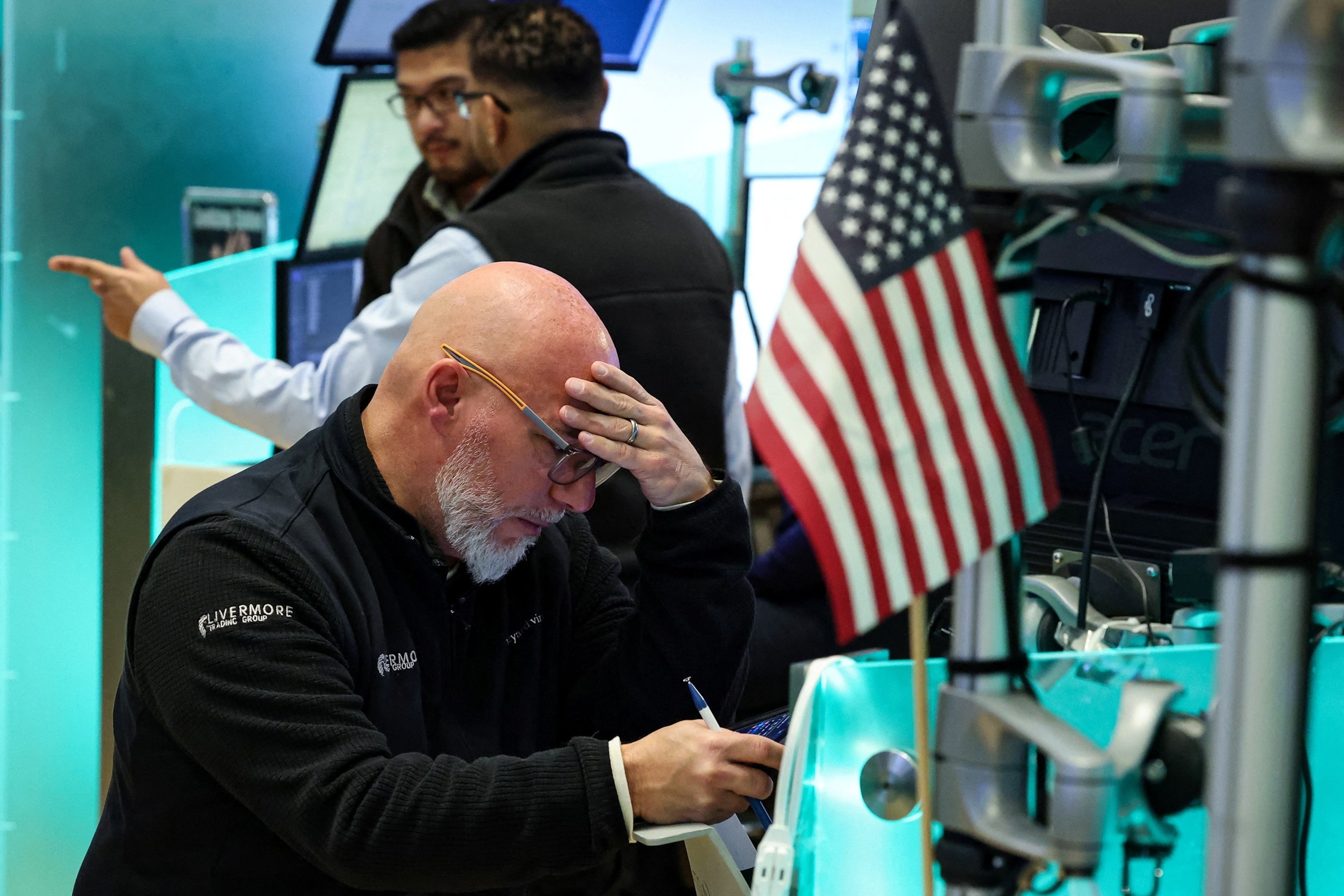 Dow closes down 400 points as Iran war escalates