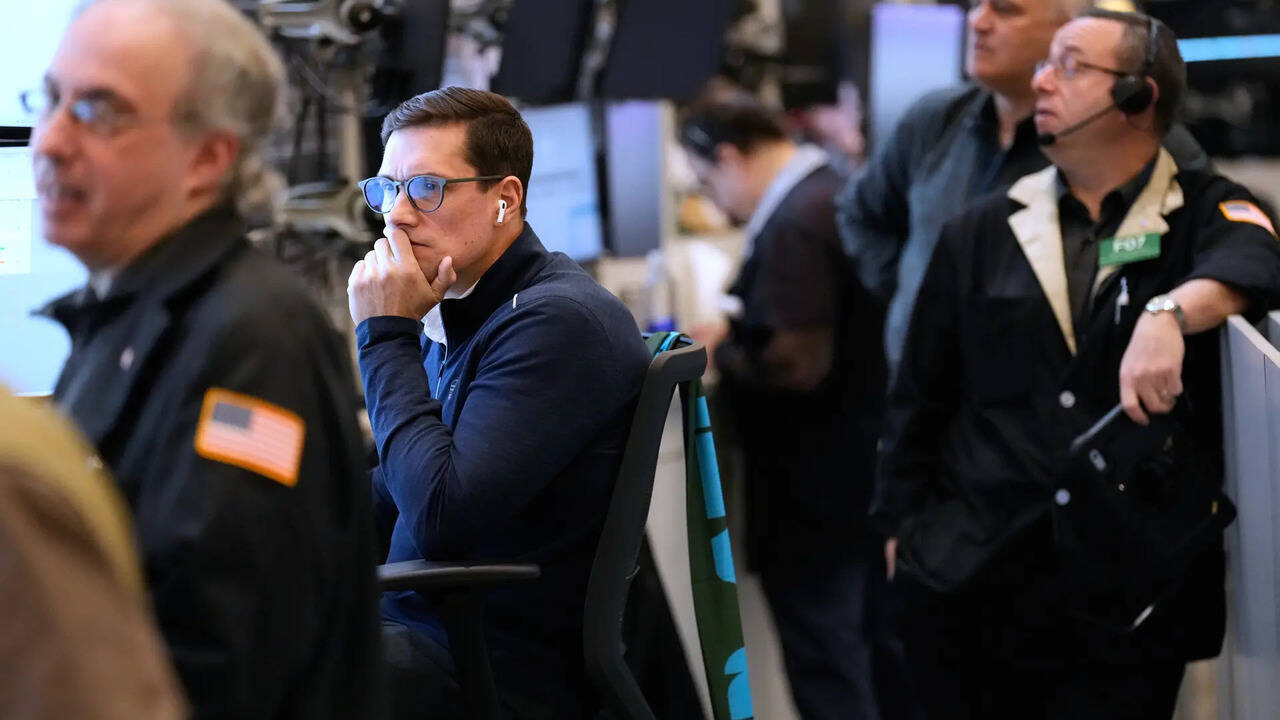Global stock markets decline as oil prices surge amid rising tensions ...