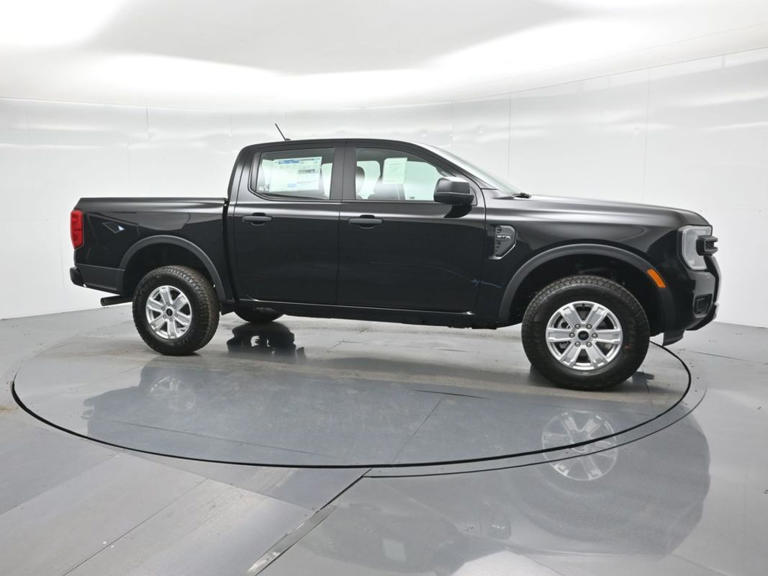Ford dealer drops hot 2025 Ranger SXT lease offer for March for just ...
