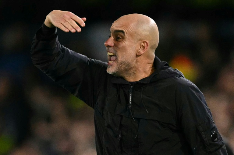 Guardiola dice que los equipos de la Premier League deben adaptarse a la amenaza de las jugadas a balón parado