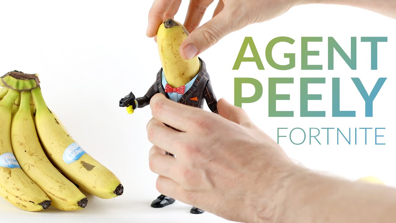 Dressing up a real banana as Agent Peely with clay (Fortnite Battle Royale)