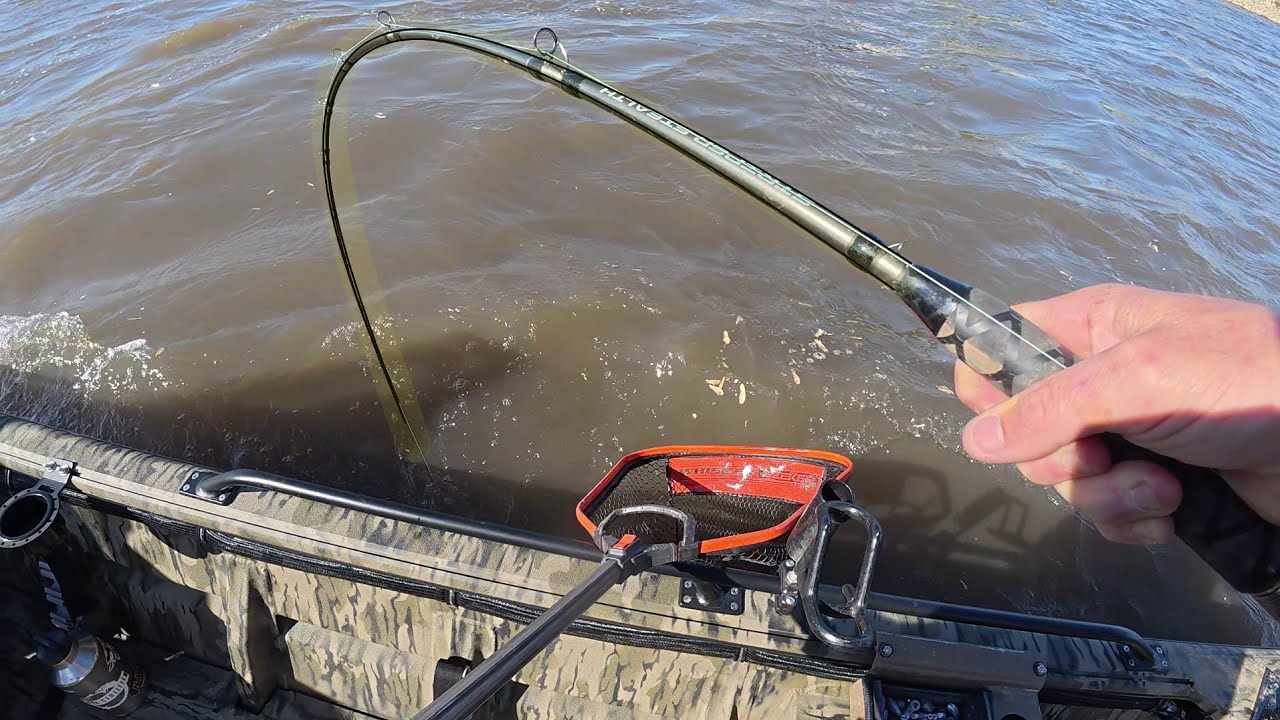 Urban river fishing: New boat test!