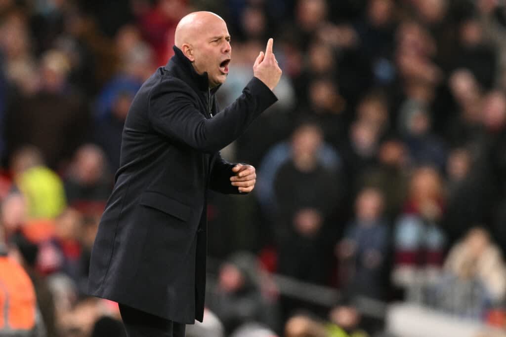 Arne Slot debería estar enojado por la decisión arbitral tomada durante el partido Everton vs Newcastle el sábado – opinión