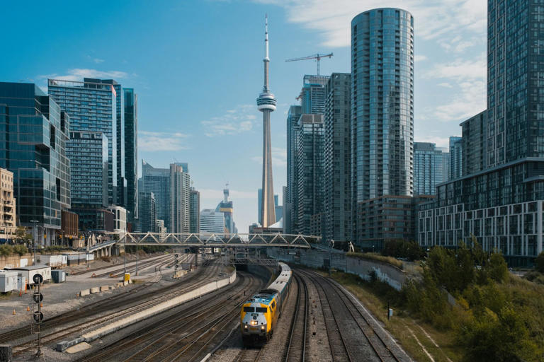 The Canadian infrastructure investment: announcements repeated, shovels ...