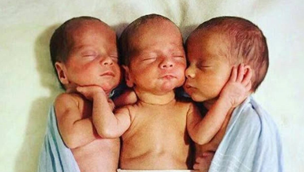 The mother rushes to the hospital to give birth to triplets. Then the doctors look closely and don