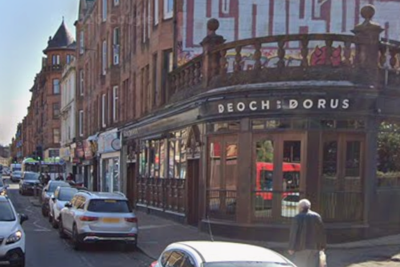 Man rushed to hospital after 'assault' outside Glasgow pub