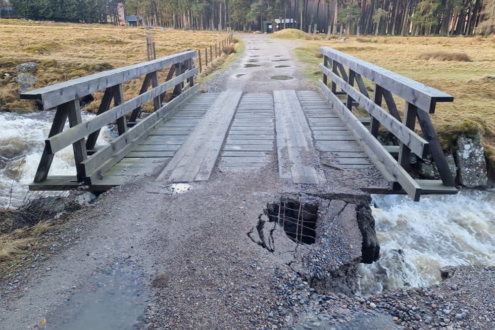 Royal residence forced to issue statement after bridge collapses<br><br>