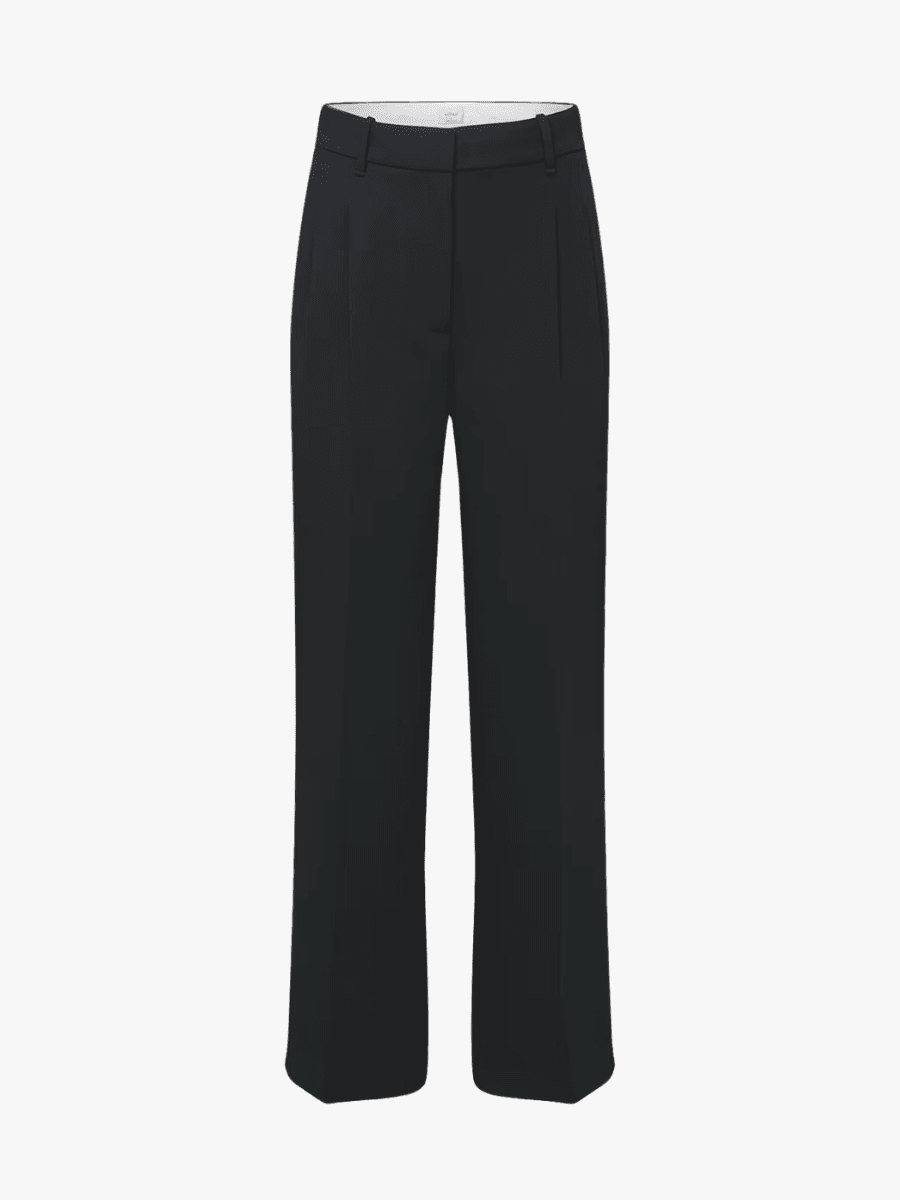 15 Capsule Wardrobe Essentials Every Well-Dressed Woman Should Own