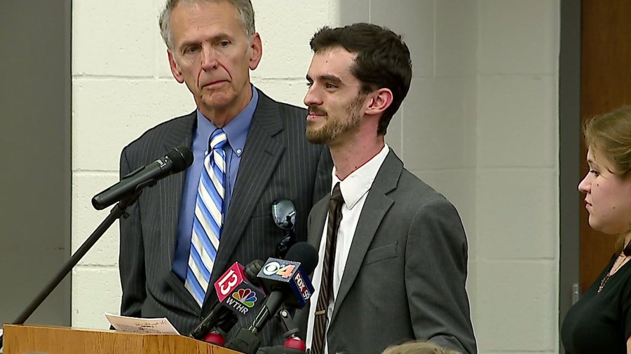 Brownsburg schools pays $650,000 to former teacher who refused to use ...