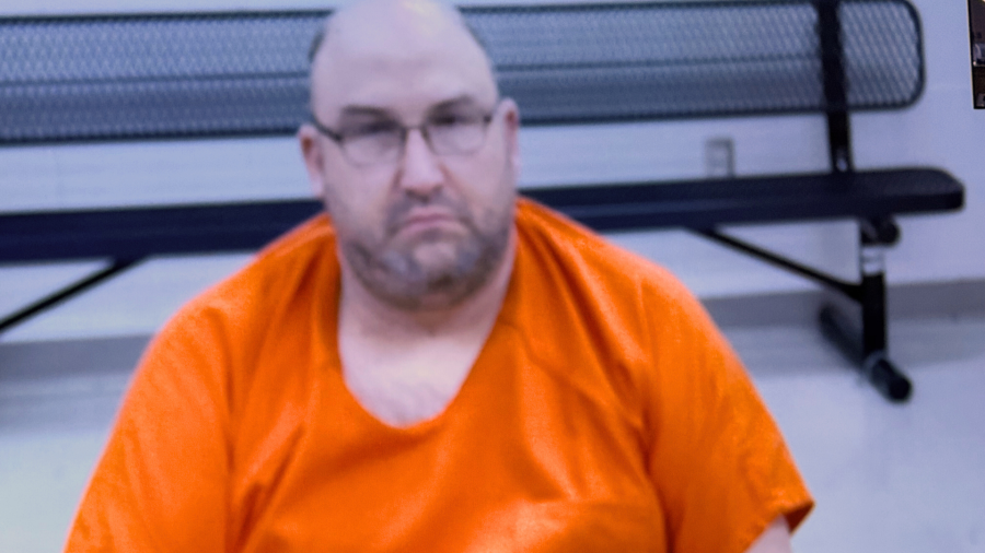 Ohio man facing multiple child pornography charges chuckles in court ...