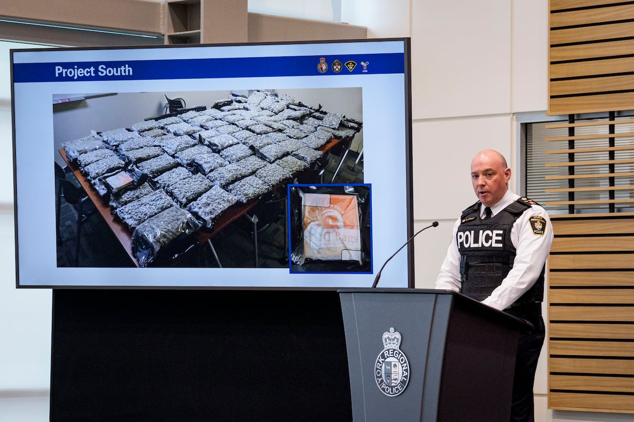 6 Toronto police officers charged in corruption probe were supposed to ...