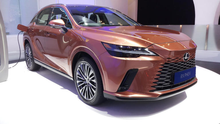 Toyota moves ahead with Ontario Lexus hybrid production in December as ...