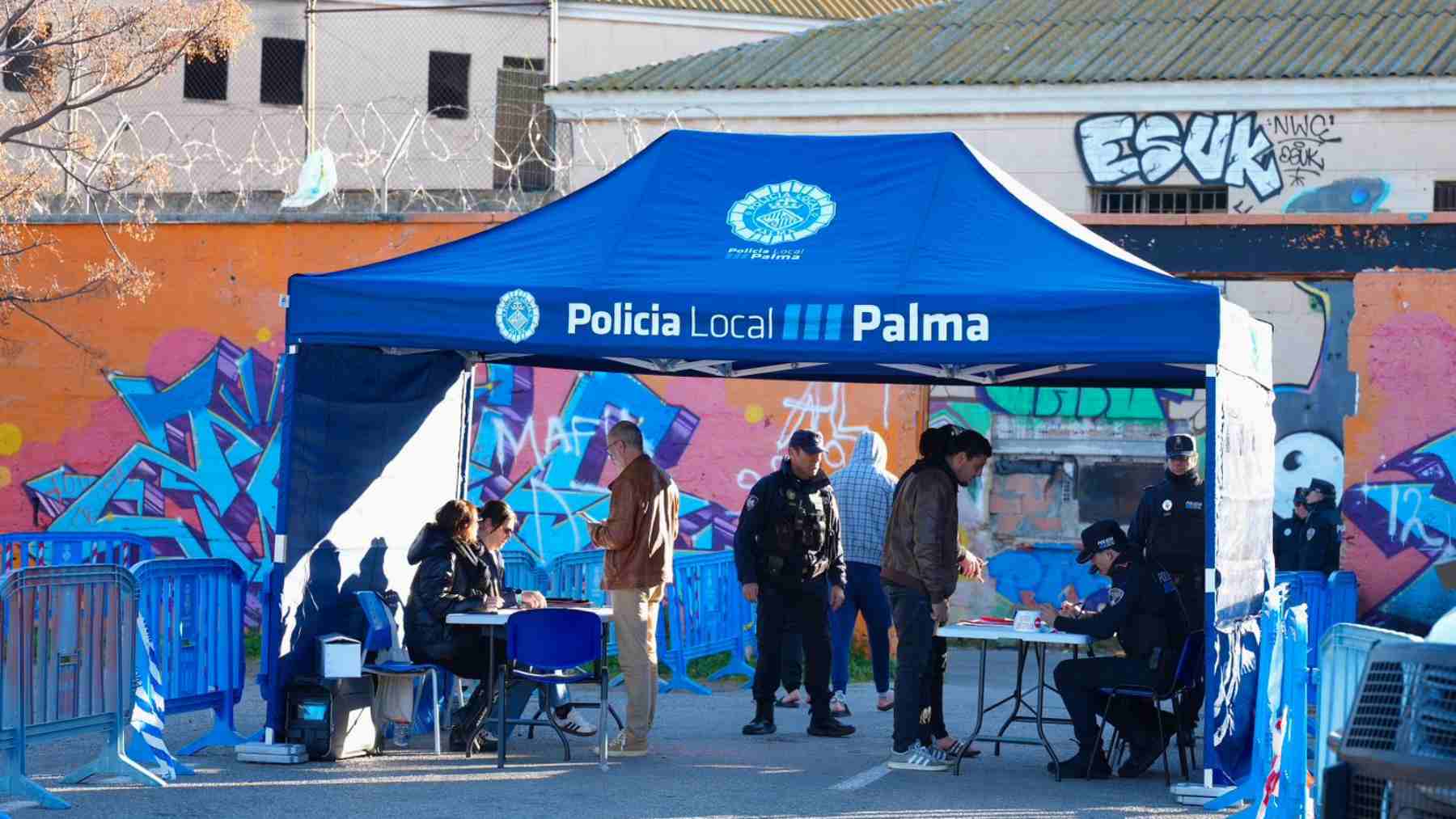 El alcalde de Palma insta al obispo a dar alojamiento «mañana mismo» a ...