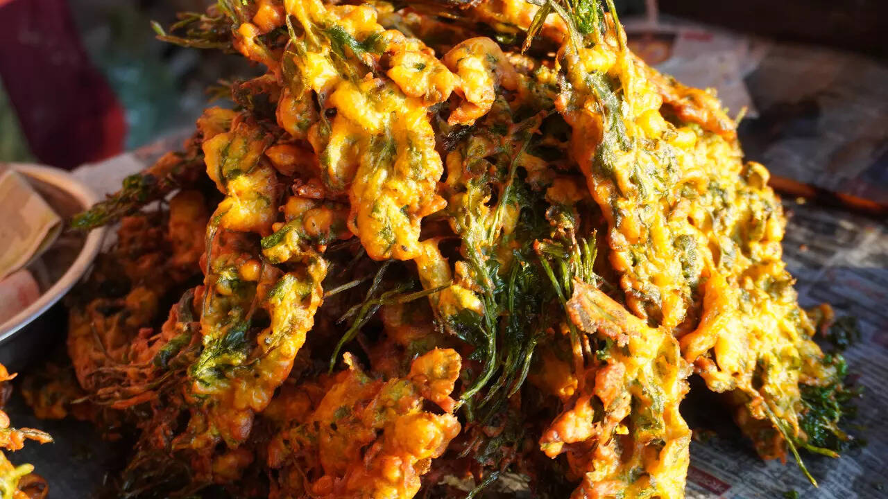 14 types of veg and non-veg deep-fried pakodas to make the Holi party ...