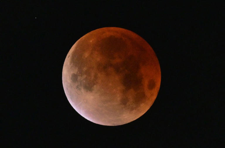 Total lunar eclipse creates blood moon to delight of onlookers