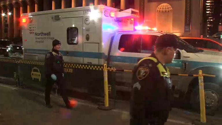 NYPD searching for suspects after man set on fire at Penn Station