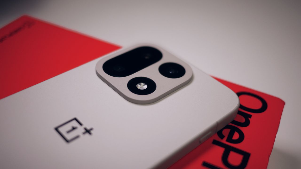 OnePlus president explains how it made the OnePlus 15T almost bezel ...