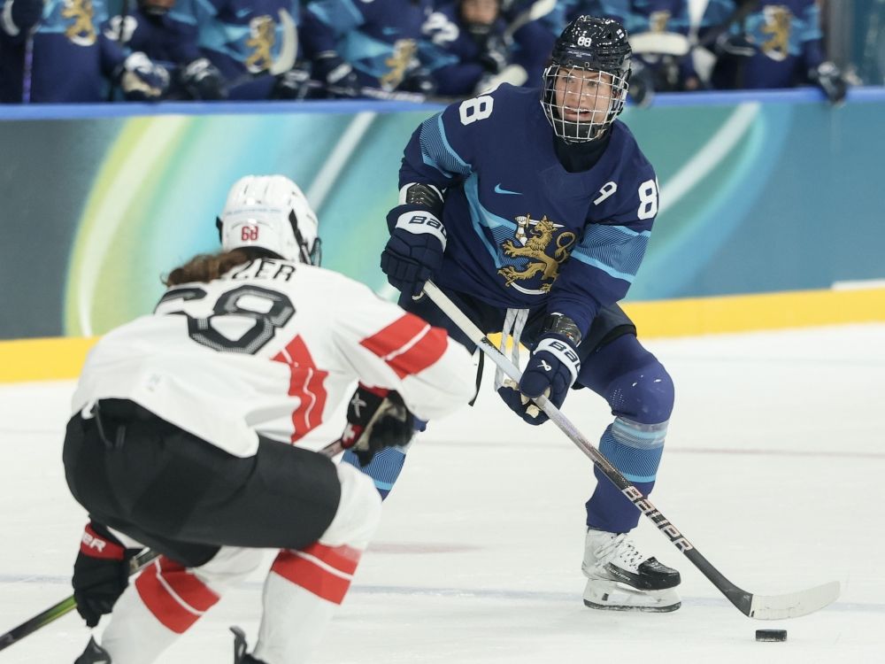 How Linus Ullmark helped Ottawa Charge's Ronja Savolainen get over ...