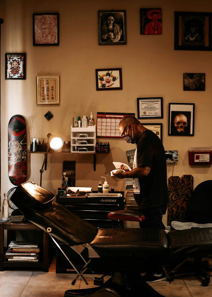 25 ridiculous, weird, and ugly tattoos that artists gave clients ...