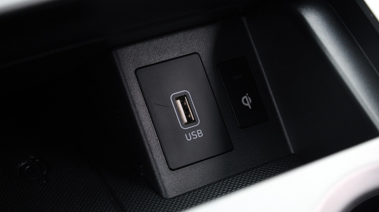Does leaving a USB device plugged in all the time drain your car battery?